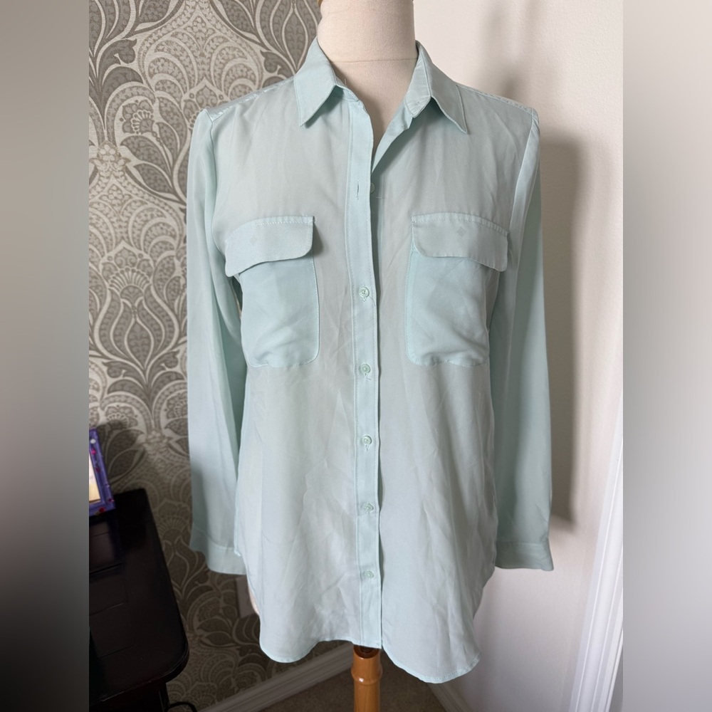 Old Navy Women's light blue Button-Down Shirt